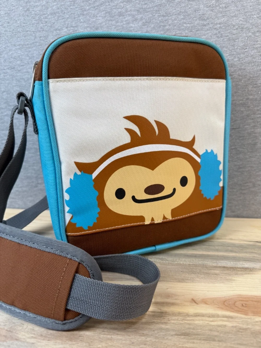 Vancouver 2010 Winter Olympics Mascot QUATCHI Shoulder Strap Bag Great Condition